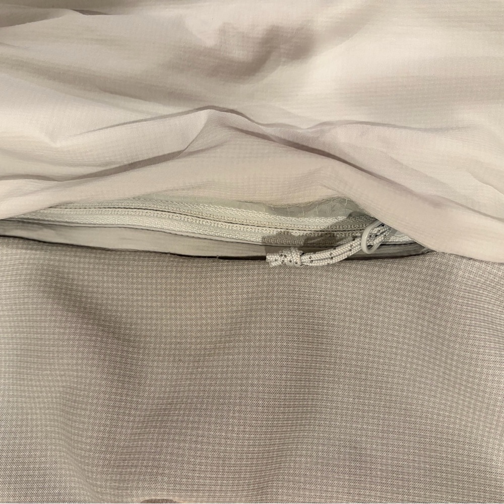Arc'teryx Women's Light Gray Ski Jacket - Picture 7 of 10